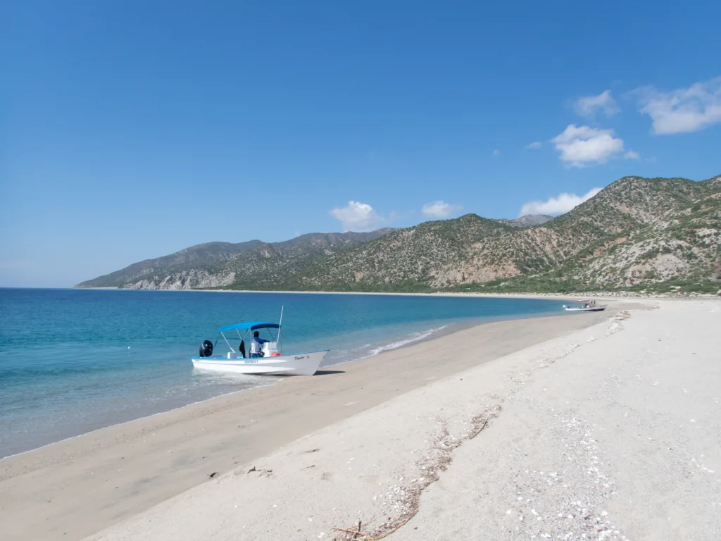 Boat Cerralvo island